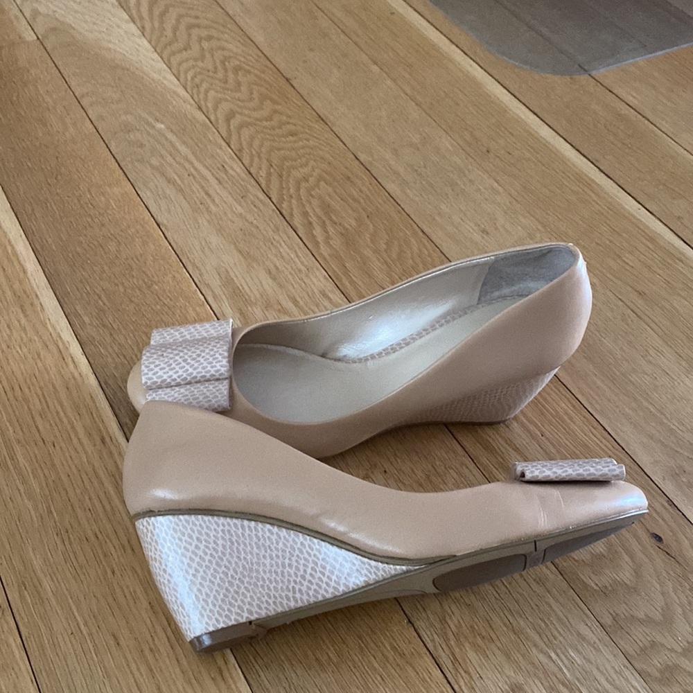 Vintage Leather Nine West Womens  wedge crocodile leather shoes.Highly quality